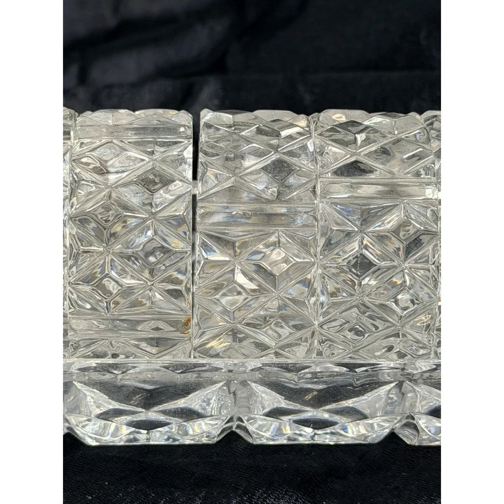 STUNNING GLASS NAPKIN HOLDER WITH 11 GLASS NAPKIN RINGS 8.5